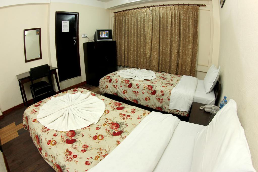 Bag Packer'S Lodge กาฐมาณฑุ ภายนอก รูปภาพ
